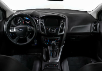 Подержанный автомобиль Ford Focus Hatchback 2013 года (6 фото)