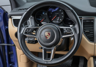 Подержанный автомобиль Porsche Macan 2018 года (16 фото)