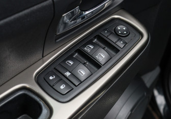 Подержанный автомобиль Jeep Cherokee 2011 года (15 фото)