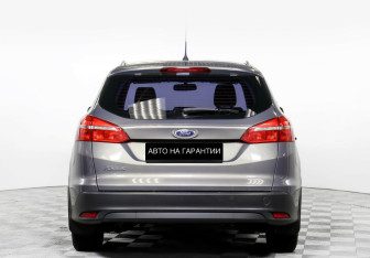 Подержанный автомобиль Ford Focus Wagon 2015 года (6 фото)
