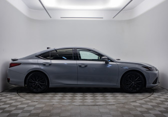 Подержанный автомобиль Lexus ES 2020 года (4 фото)