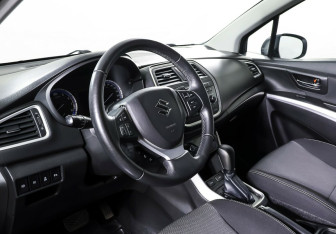 Подержанный автомобиль Suzuki SX4 Hatchback 2014 года (11 фото)