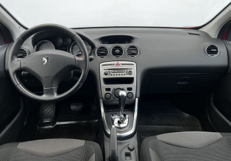 Подержанный автомобиль Peugeot 308 Hatchback 2009 года (13 фото)