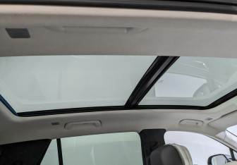 Подержанный автомобиль Hongqi E-HS9 2023 года (22 фото)