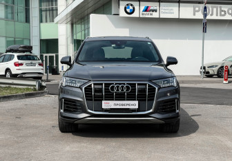 Подержанный автомобиль Audi Q7 2021 года (2 фото)