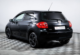 Подержанный автомобиль Toyota Auris Hatchback 2007 года (7 фото)