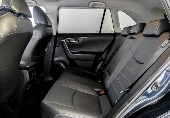 Подержанный автомобиль Toyota RAV4 2019 года (12 фото)