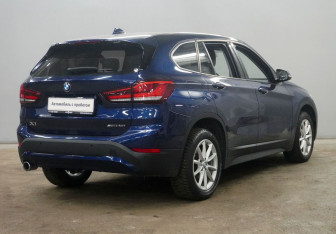 Подержанный автомобиль BMW X1 2020 года (8 фото)