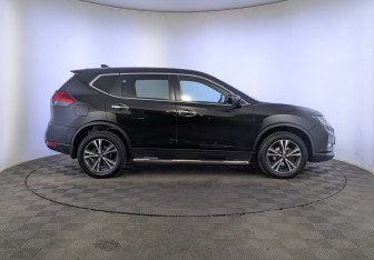 Подержанный автомобиль Nissan X-Trail 2018 года (4 фото)