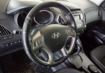 Подержанный автомобиль Hyundai ix35 2012 года (12 фото)