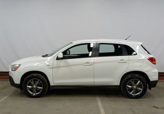 Подержанный автомобиль Mitsubishi ASX 2012 года (8 фото)