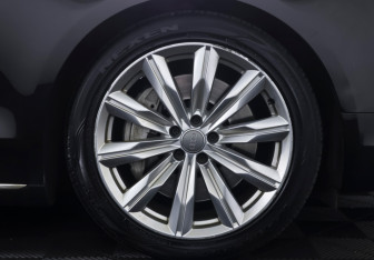 Подержанный автомобиль Audi A8 2016 года (24 фото)