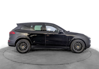 Подержанный автомобиль Porsche Cayenne 2017 года (4 фото)