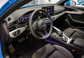 Подержанный автомобиль Audi A4 Sedan 2020 года (7 фото)