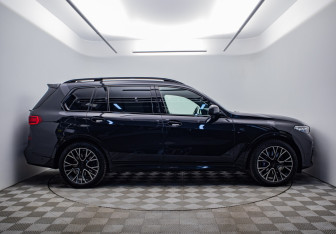 Подержанный автомобиль BMW X7 2021 года (6 фото)