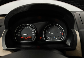 Подержанный автомобиль BMW X3 2008 года (13 фото)