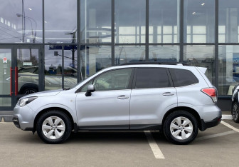 Подержанный автомобиль Subaru Forester Suv 2018 года (8 фото)