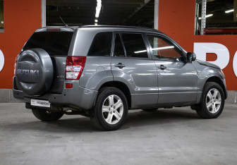 Подержанный автомобиль Suzuki Grand Vitara 2005 года (5 фото)