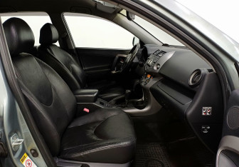 Подержанный автомобиль Toyota RAV4 2008 года (22 фото)