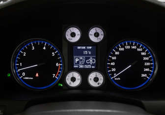 Подержанный автомобиль Lexus LX 2009 года (14 фото)