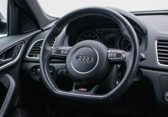 Подержанный автомобиль Audi Q3 2018 года (15 фото)