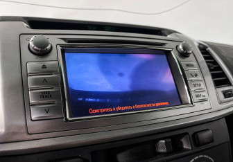 Подержанный автомобиль Toyota Hilux 2013 года (15 фото)