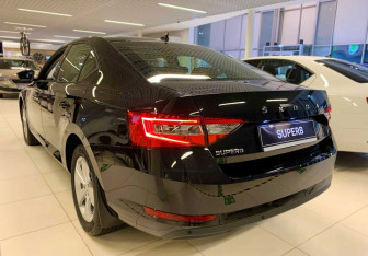 Новый Skoda Superb Liftback 2025 (2 фото)
