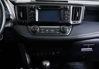 Подержанный автомобиль Toyota RAV4 2015 года (15 фото)