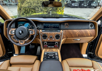 Подержанный автомобиль Rolls-Royce Cullinan 2019 года (12 фото)