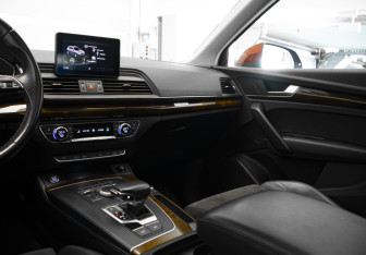 Подержанный автомобиль Audi Q5 2017 года (26 фото)