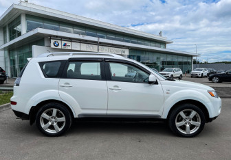 Подержанный автомобиль Mitsubishi Outlander 2008 года (4 фото)