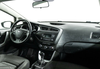 Подержанный автомобиль Kia Ceed Wagon 2015 года (7 фото)