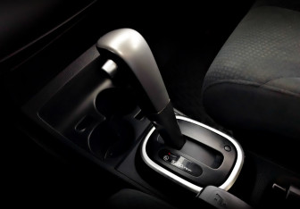 Подержанный автомобиль Nissan Tiida Hatchback 2013 года (27 фото)