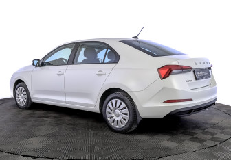 Подержанный автомобиль Skoda Rapid Liftback 2021 года (7 фото)