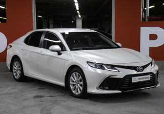 Подержанный автомобиль Toyota Camry Sedan 2021 года (3 фото)