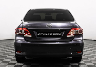 Подержанный автомобиль Toyota Corolla Sedan 2012 года (6 фото)