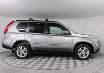 Подержанный автомобиль Nissan X-Trail 2014 года (4 фото)