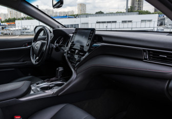 Подержанный автомобиль Toyota Camry Sedan 2022 года (13 фото)