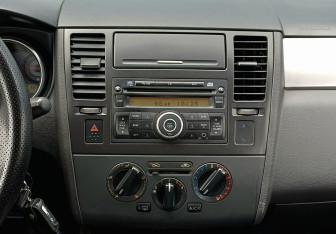 Подержанный автомобиль Nissan Tiida Hatchback 2007 года (14 фото)