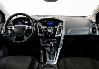 Подержанный автомобиль Ford Focus Hatchback 2014 года (8 фото)