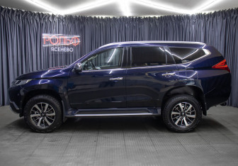Подержанный автомобиль Mitsubishi Pajero Sport 2020 года (8 фото)