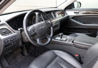 Подержанный автомобиль Genesis G80 2018 года (16 фото)