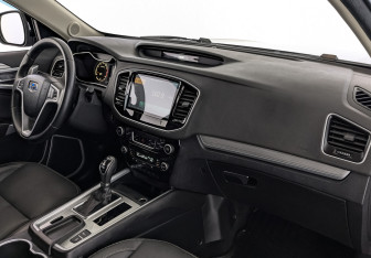 Подержанный автомобиль Geely Emgrand X7 2018 года (11 фото)