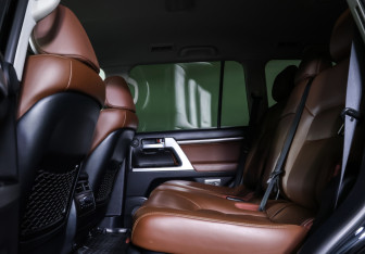 Подержанный автомобиль Toyota Land Cruiser Suv 2018 года (12 фото)