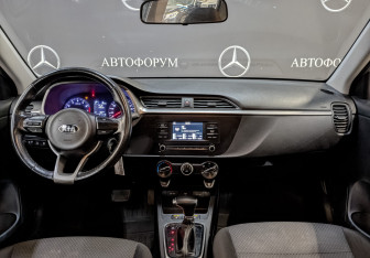 Подержанный автомобиль Kia Rio Hatchback 2021 года (14 фото)