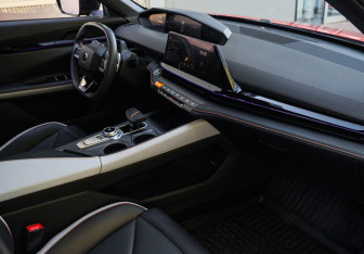 Подержанный автомобиль Changan UNI-V 2023 года (7 фото)