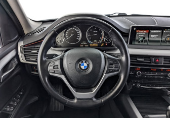 Подержанный автомобиль BMW X5 2018 года (22 фото)