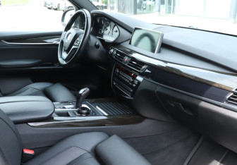 Подержанный автомобиль BMW X5 2013 года (9 фото)
