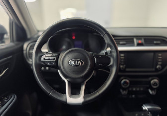 Подержанный автомобиль Kia Rio Sedan 2019 года (11 фото)