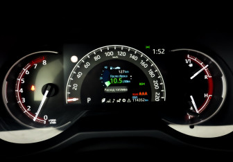 Подержанный автомобиль Toyota RAV4 2021 года (13 фото)